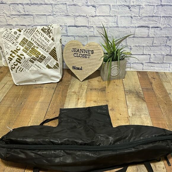 Rare EUC Lululemon XL Yogi Yoga Tote III Discover Manifesto Embossed Black - Picture 11 of 13